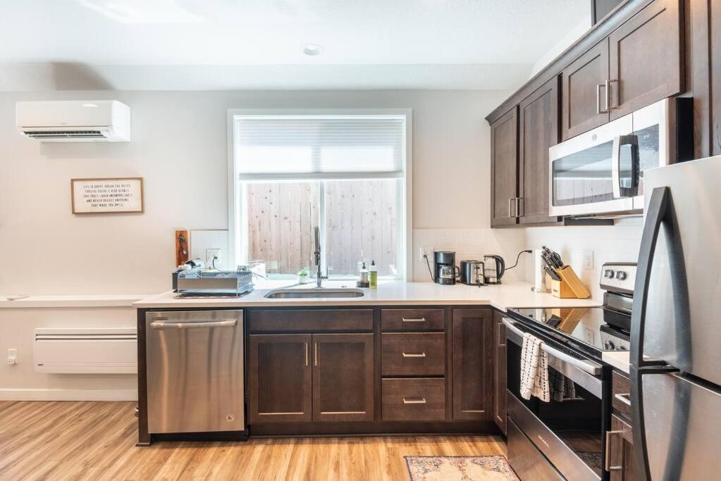 Walkable Apt Next To Restaurants, Bars, And Shops! พอร์ตแลนด์ ภายนอก รูปภาพ